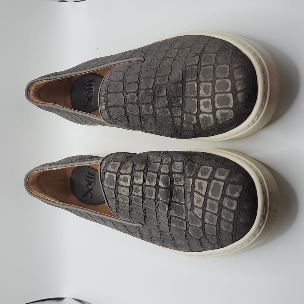 Sofft gray alligator pattern size 7 slip on shoes